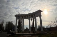 Вранці росіяни дроном атакували Херсон, постраждали фельдшер та водій "екстренки"