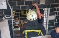 Столичні рятувальники врятували людей з підтоплених підвальних приміщень