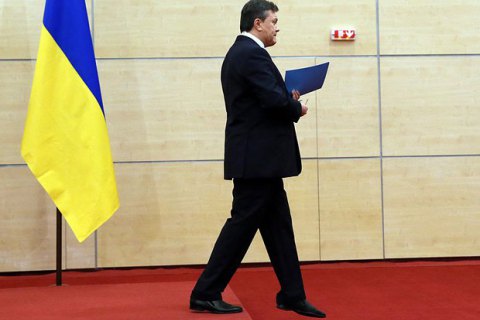 Порошенко просит Конституционный суд вернуть Януковичу звание президента