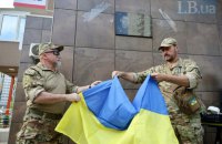 В Киеве открыли мемориальную доску погибшему в 2014 году медику "Айдара"