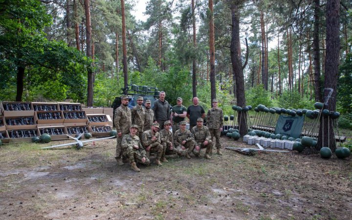 Два військові підрозділи отримали від громади Києва понад 2300 дронів, системи РЕБ та засоби зв’язку