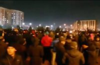 В Алмати відбулися сутички протестувальників із силовиками