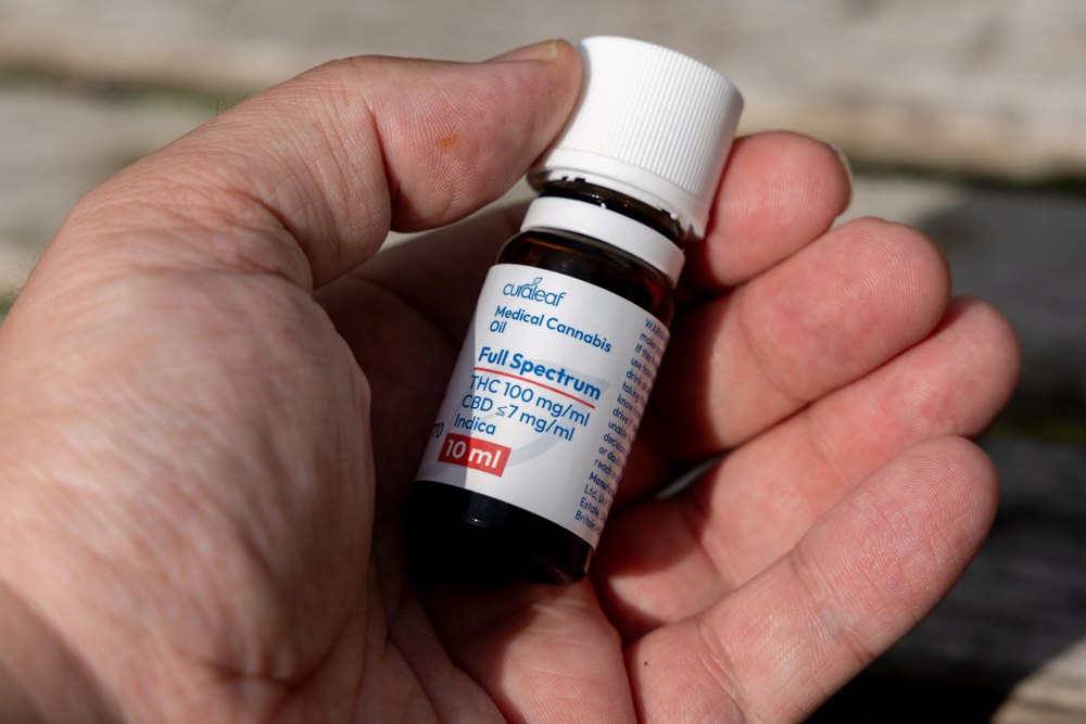 Каплі на олійній основі з медичним канабісом