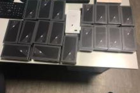 ​В аэропорту "Борисполь" таможенники изъяли 21 контрабандный iPhone-8
