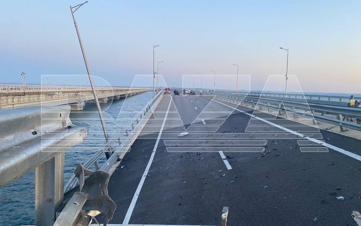 Окупанти заявили про "надзвичайну подію" на Кримському мосту. Рух закрито