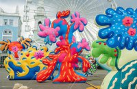 У Києві на Подолі виставили інсталяцію американських художників за мотивами картин Марії Примаченко