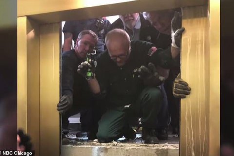 Шестеро людей вижили при падінні ліфта з 95-го поверху в хмарочосі в Чикаго