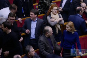 Оппозиция практически восстала против лидеров из-за соглашения с Януковичем