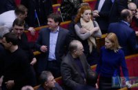 Оппозиция практически восстала против лидеров из-за соглашения с Януковичем