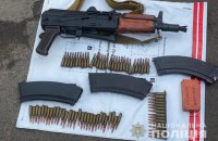 Полиция задержала военных, торговавших оружием из зоны проведения ООС