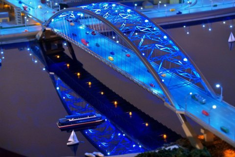 Запуск руху транспорту Подільсько-Воскресенським мостом у Києві відклали на 2022 рік