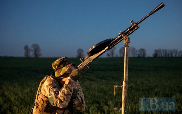 Через падіння уламків "шахедів" у Києві сталися дві пожежі (доповнено)