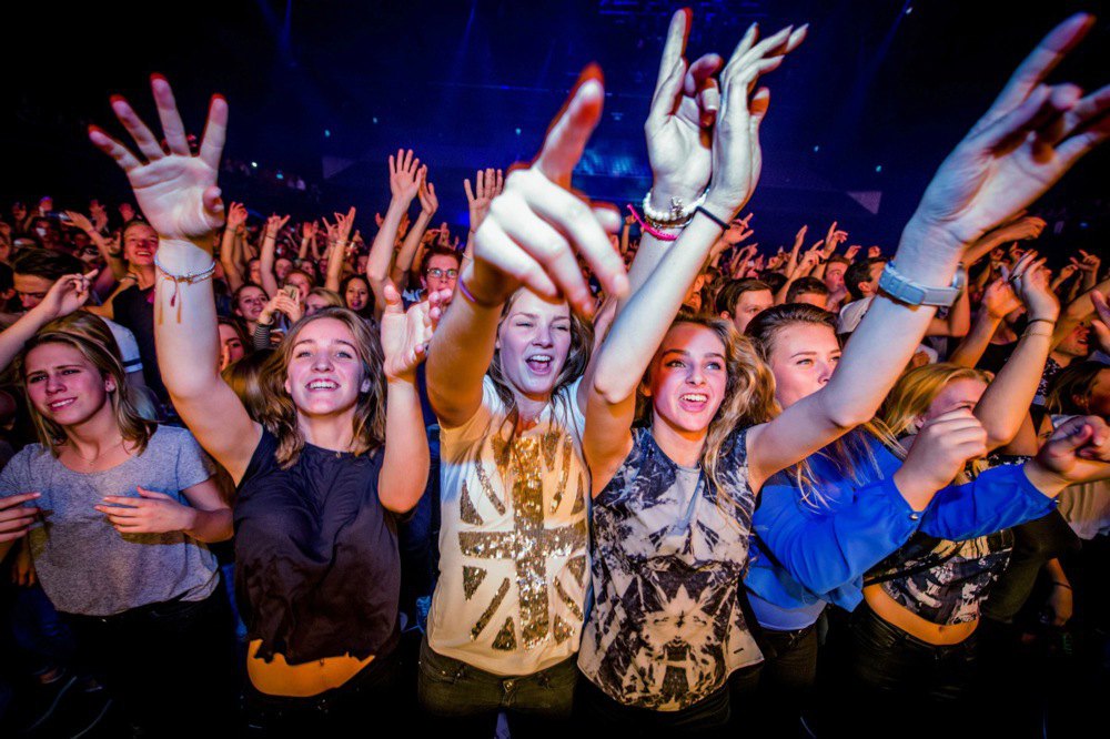 Танцювальна вечірка для підлітків у <i>Heineken Music Hall</i> в Амстердамі.