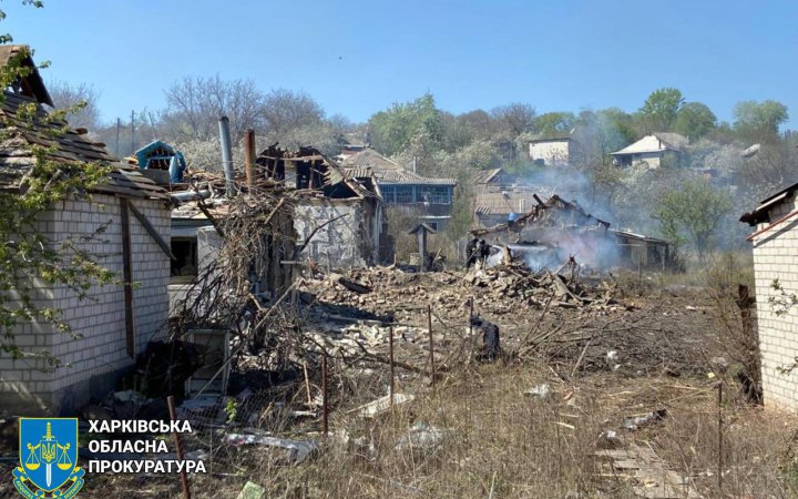 У Куп'янську російські окупанти скинули вибухівку на цивільне авто