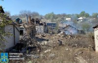 У Куп'янську російські окупанти скинули вибухівку на цивільне авто