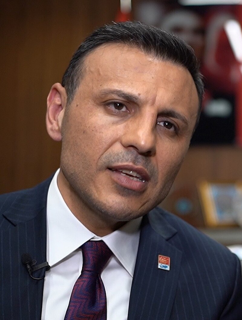 Озгюр Челік