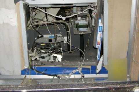 Неизвестные взорвали банкомат в селе Днепропетровской области