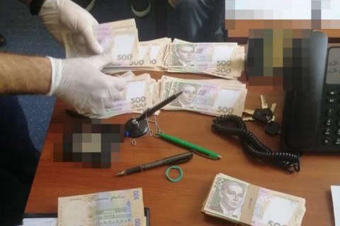Проректора київського вишу підозрюють у вимаганні хабара від іноземців за вступ