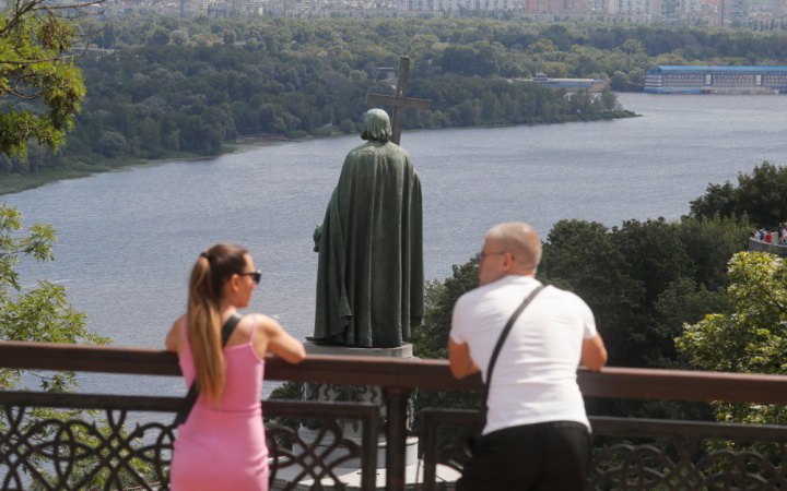 Наскільки погіршився психологічний стан українців за рік і які основні причини – опитування