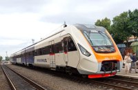 ​Укрзалізниця підписала контракт на виробництво 100 нових пасажирських вагонів 