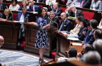 Французского министра освистали за летнее платье