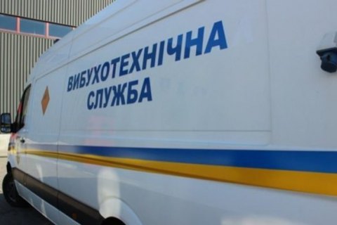Полиция ищет взрывчатку в шести школах Харькова