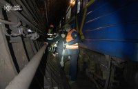 Рятувальники вивели майже 500 людей під час вимушеної зупинки метро в Києві, - ДСНС