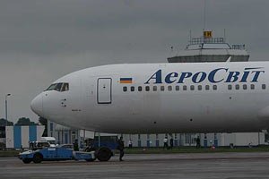 Власти призывают пассажиров судиться с "АэроСвитом" 
