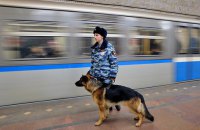 Неизвестный открыл стрельбу в переходе московского метро