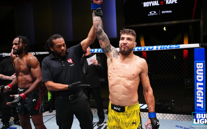 Українець Ярослав Амосов дебютував в UFC з перемоги