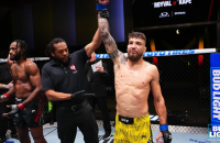 Українець Ярослав Амосов дебютував в UFC з перемоги