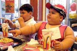 В Британии предложили бороться с детским ожирением с помощью налогов на вредную еду