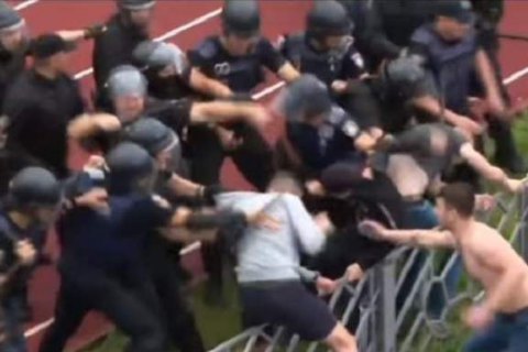26 осіб затримали за хуліганство на футбольному матчі в Черкасах