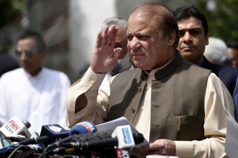 Прем'єр-міністра Пакистану відсторонено від посади через "Панамський архів"