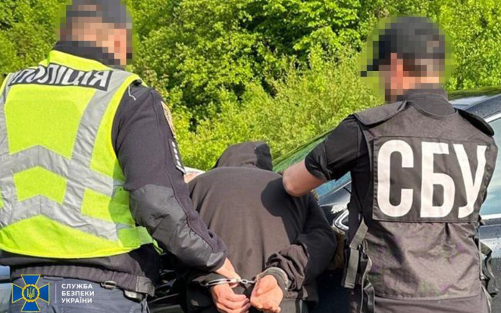 ​У чотирьох областях викрили ділків, що намагалися налагодити нелегальний продаж зброї