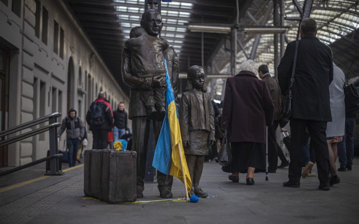 Україна обговорить з ЄС зміну міграційних правил для повернення біженців з-за кордону, – Politico