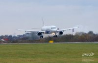 В аэропорту "Киев" впервые приземлился самый большой самолет серии Airbus