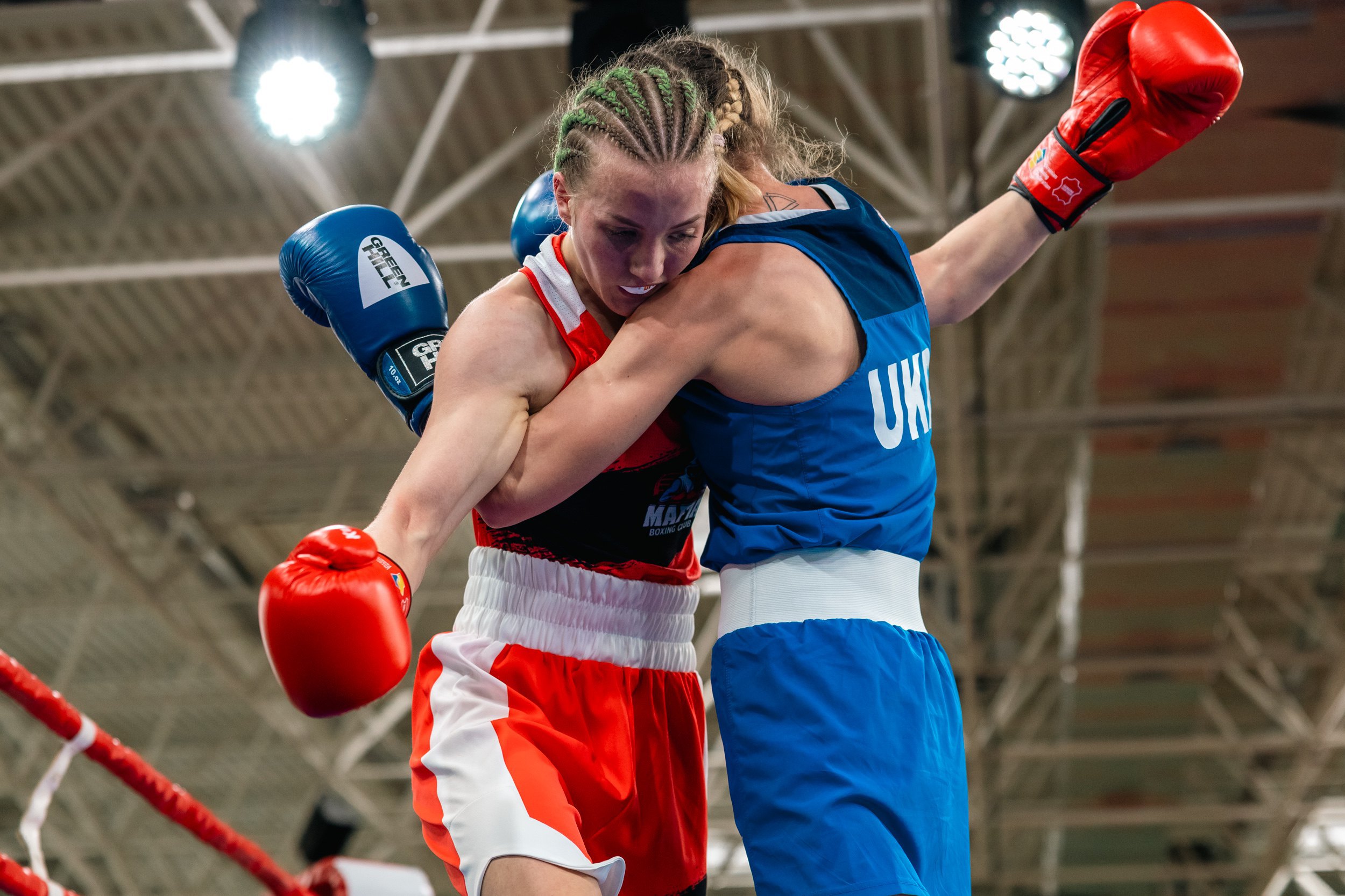 Тетяна Довгаль (у червоному)