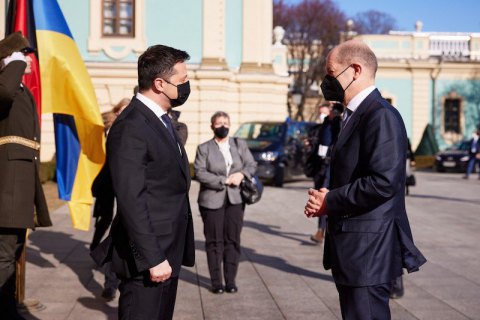 Зеленський обговорив із Шольцом конкретні юридичні гарантії захисту України