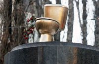 На місці пам'ятника Леніну в Києві встановили "золотий унітаз"