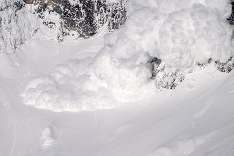 В результате схода лавины в Австрии погибли три лыжника