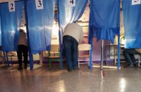 В Сумах обнаружили многочисленные попытки проголосовать за пределами кабинок