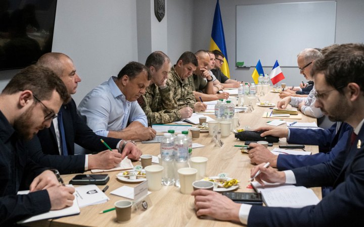 Франція запропонувала шляхи фінансування закупівлі зброї та техніки для потреб ЗСУ