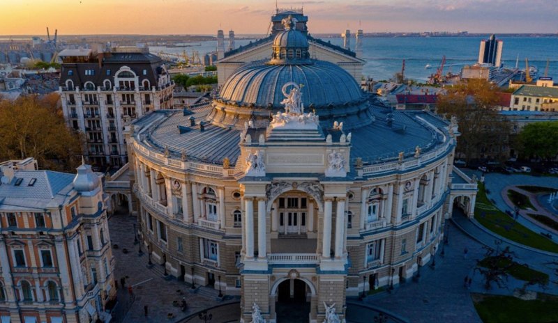 Одеський національний академічний театр опери та балету (вид зверху з вулиці Рішельєвської)