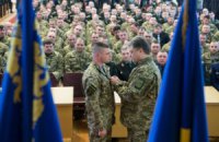Порошенко присвоил звание Героя Украины четырем командирам