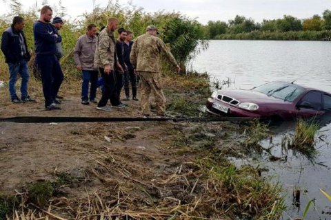 Автомобіль з водієм потонув у Дністрі в Одеській області