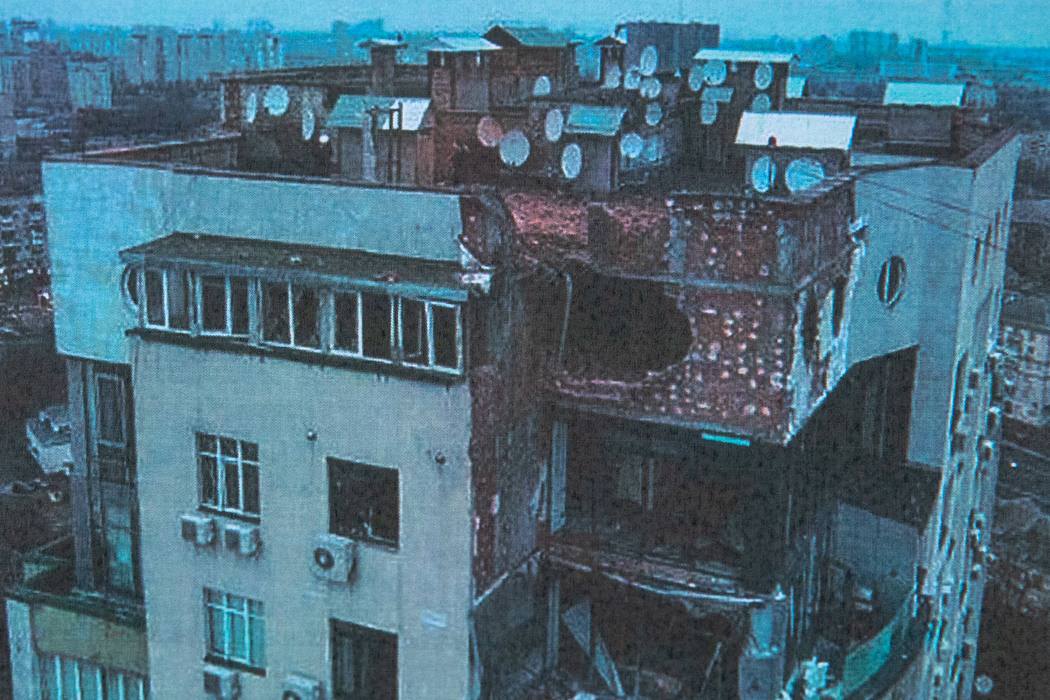 Пошкоджений будинок на проспекті Лобановського