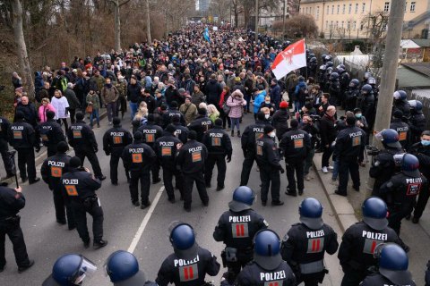 У Німеччині поліцейські розігнали акції протесту проти карантинних обмежень