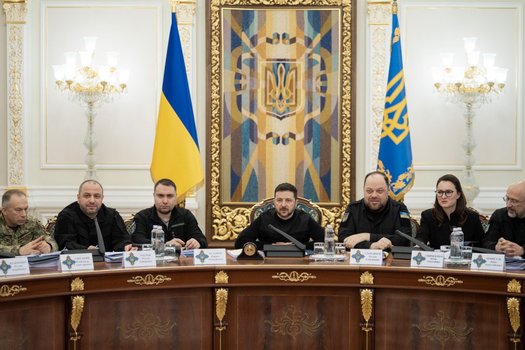 Володимир Зеленський провів засідання РНБО, під час якого затвердили комплексні плани енергетичної стійкості областей і міст
країни 3 березня 2026.