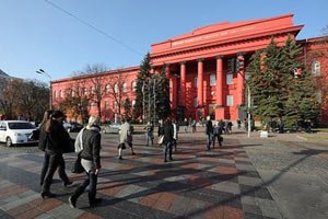 Правоохранители перекрыли подходы к университету Шевченко